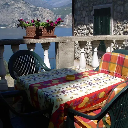 In Brenzone Sul Garda Mit Grill, Garten Und Terrasse Und Seeblick Apartman