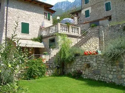 In Brenzone Sul Garda Mit Grill, Garten Und Terrasse Und Seeblick *