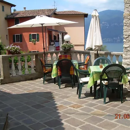 In Brenzone Sul Garda Mit Grill, Garten Und Terrasse Und Seeblick